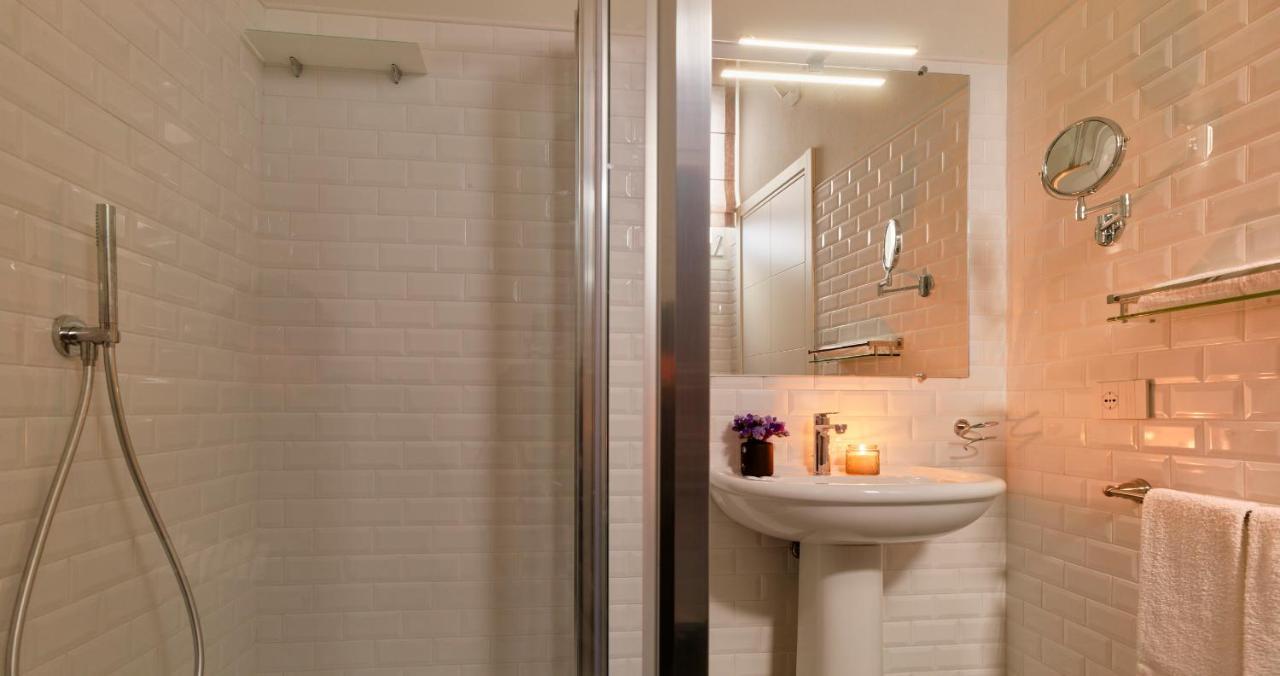 Right House - Indipendent In Characteristic Marina District Apartment Cagliari Bagian luar foto